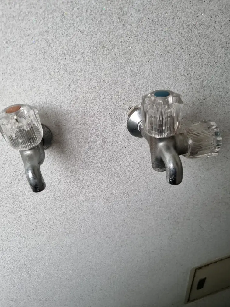 세탁실 벽부형 수도꼭지 교체, 세탁기 연결용 수도꼭지 설치 완료